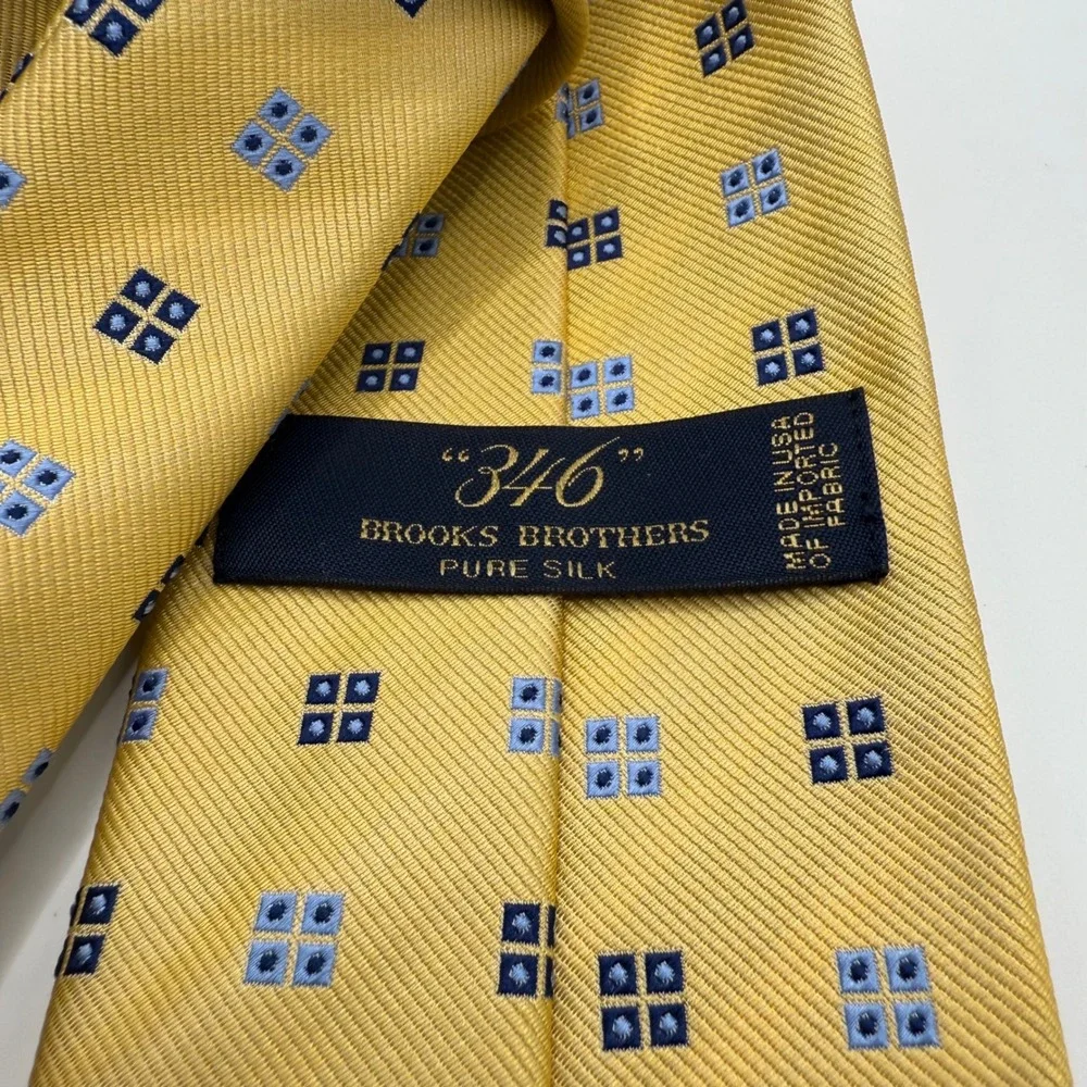 Brooks Brothers‎ 346 Men's pure Silk Necktie Gold Blue Geometric Pattern 3.25